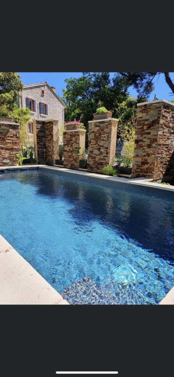 La suite de charme du Mas de la Fontaine de Jonquier avec SPA privatif Bed and Breakfast in Provence-Alpes-Côte d'Azur