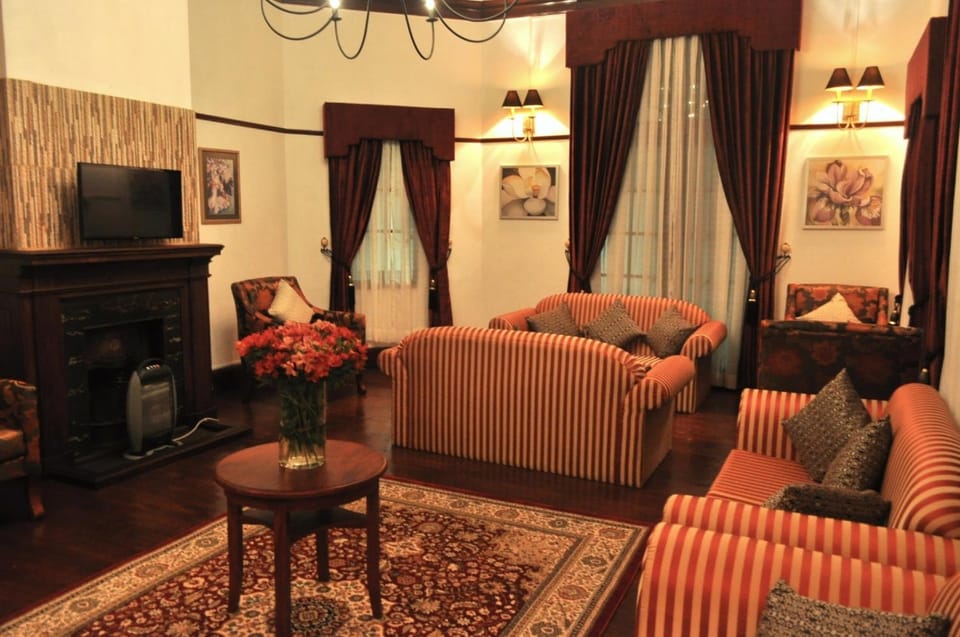 Communal lounge/ TV room, TV and multimedia, Living room, Seating area
