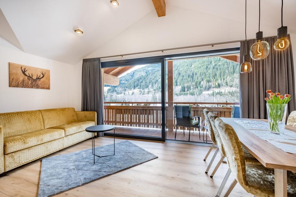 Living room, Seating area, Dining area, Mountain view