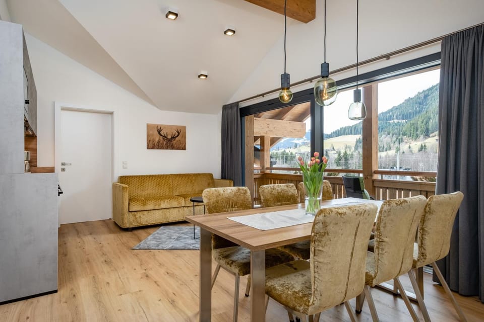 Living room, Seating area, Dining area, Mountain view