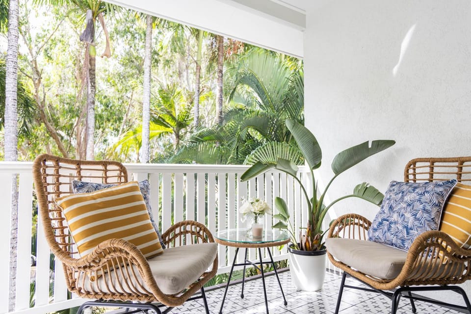 Noir-Luxe In Port Douglas, newly renovated May 2023 Apartment in Port Douglas