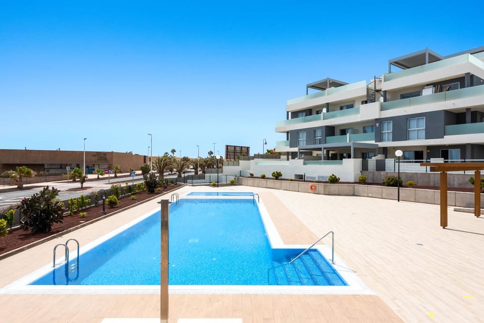 Property building, Solarium, Swimming pool, Swimming pool