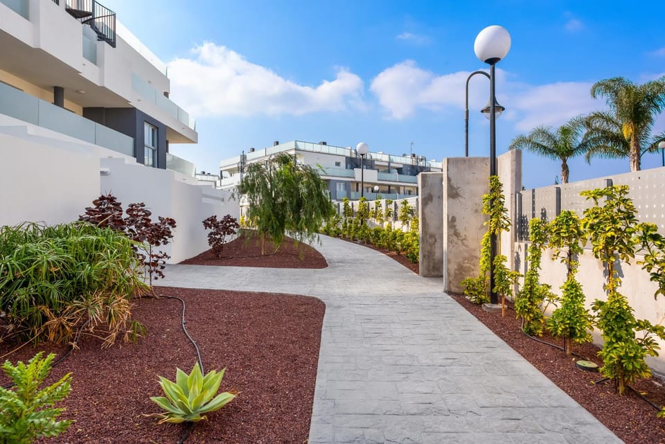 Property building, Facade/entrance, Garden, Garden
