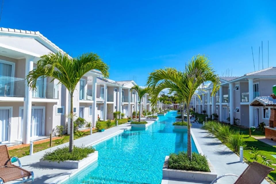 Day, Pool view