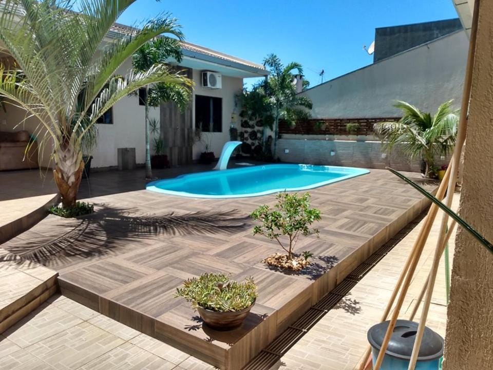 Edicula com um quarto banheiro e piscina e lazer Bed and Breakfast in Foz do Iguaçu