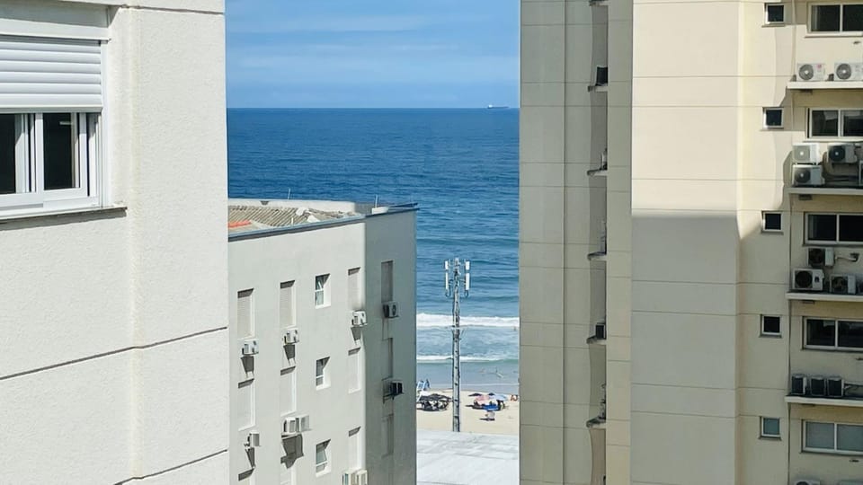 100m Praia Pitangueiras 3Q com Ar Churrasqueira 2 Vagas LP12 Apartment in State of São Paulo