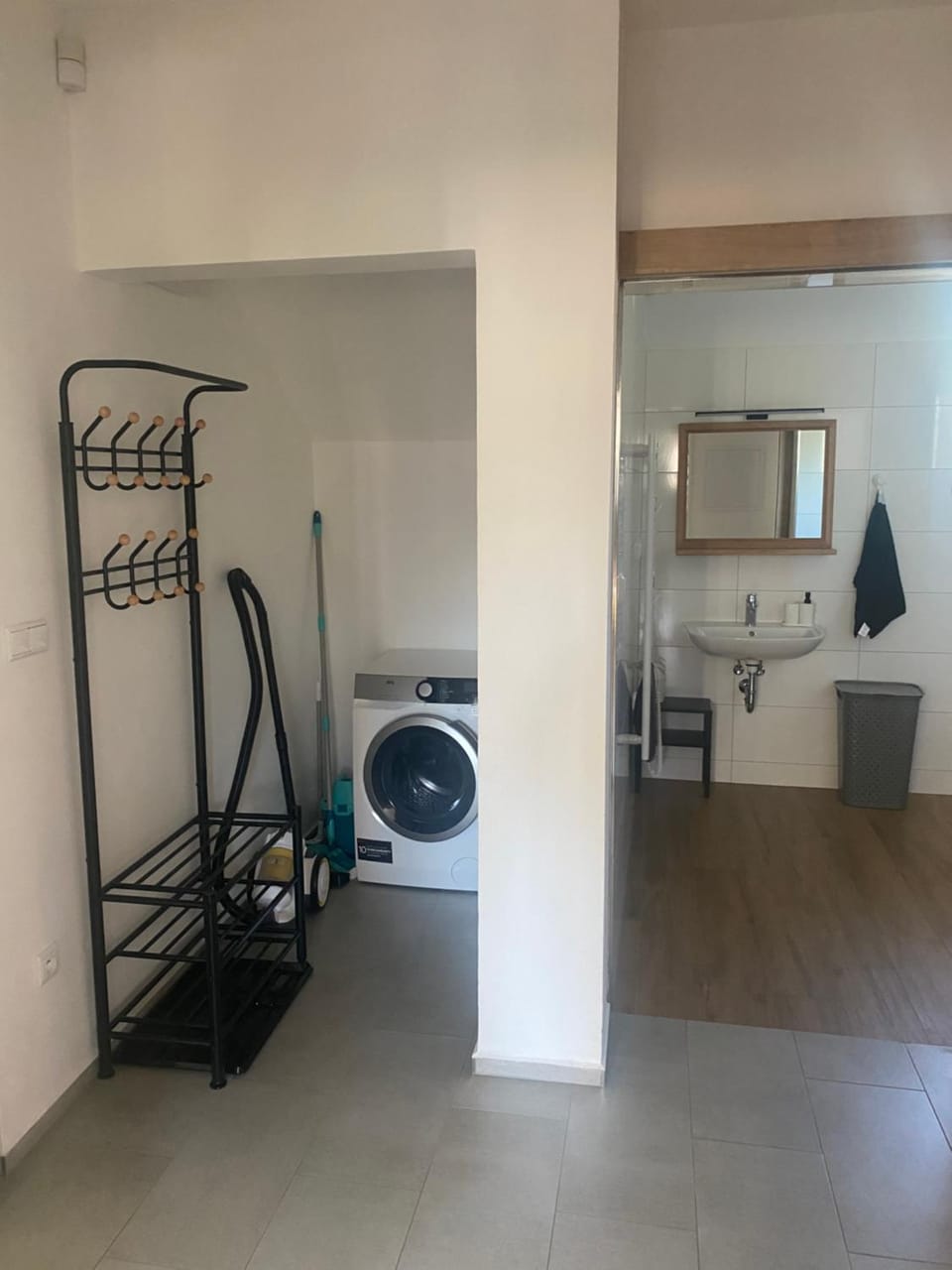Bathroom, towels, washing machine, dryer
