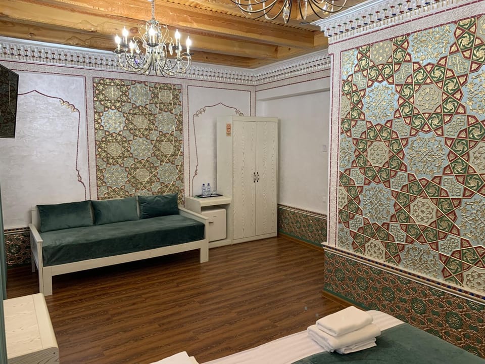 Photo of the whole room, Decorative detail, Decorative detail