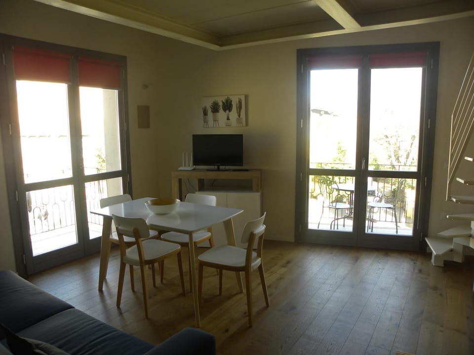 TV and multimedia, Balcony/Terrace, Dining area