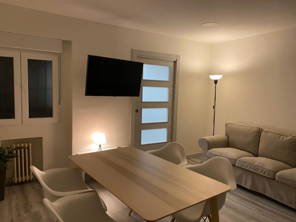 Mirrooms Apartment in Oviedo