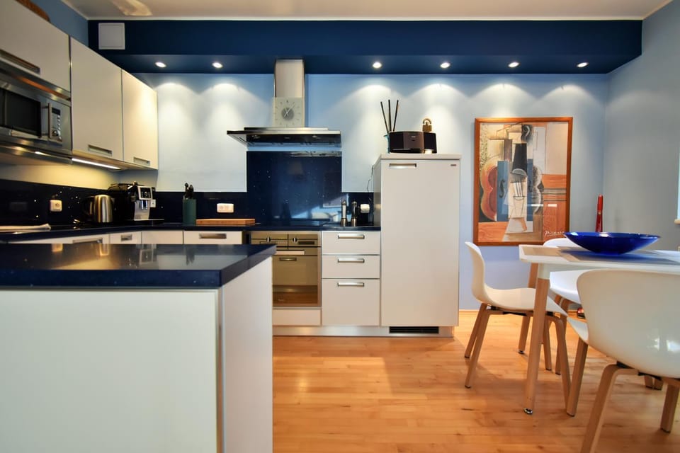 Kitchen or kitchenette, Dining area, dishwasher, minibar, pet friendly, stove