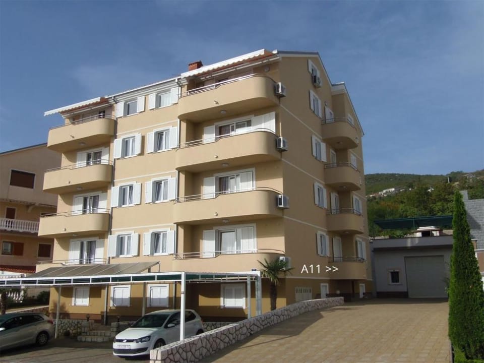 Property building, Facade/entrance, Off site