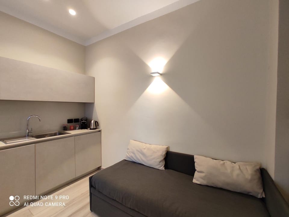Bed, Kitchen or kitchenette