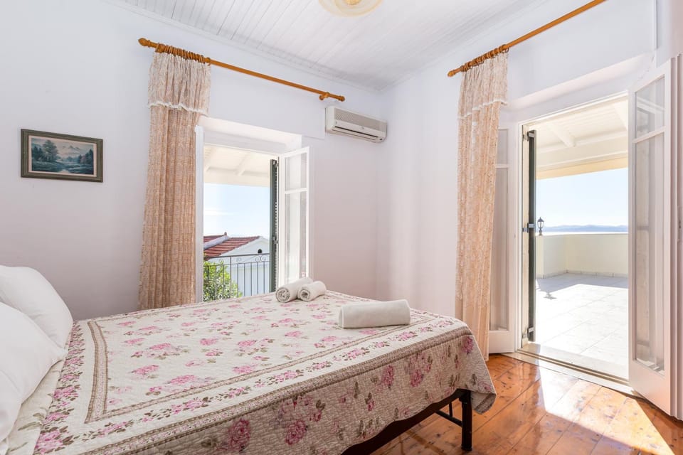 Bed, Photo of the whole room, Bedroom, Sea view
