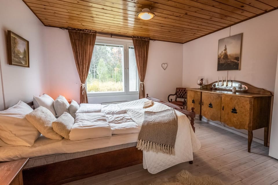 Lapland Sunrise Cottage with lakefront Sauna Apartment in Rovaniemi