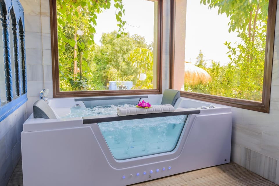 Natural landscape, Garden, Hot Tub, Spa and wellness centre/facilities, Garden view