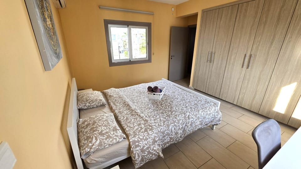 Bed, Photo of the whole room, Bedroom, towels, wardrobe, air conditioner