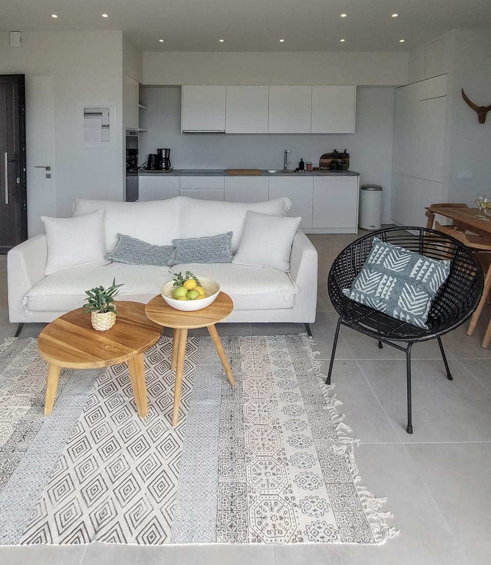 Kitchen or kitchenette, Living room, Seating area