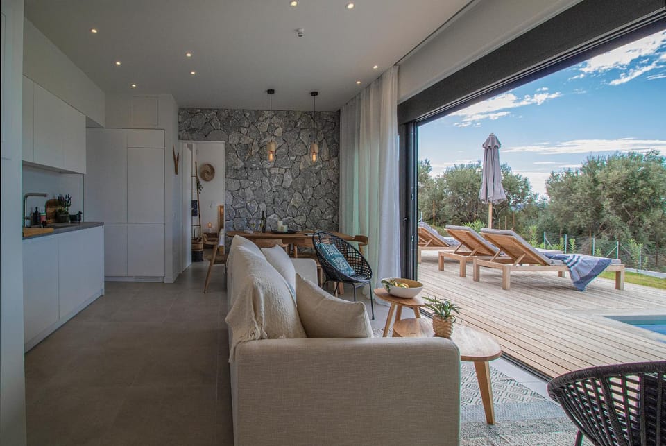Patio, Living room, Seating area, Dining area, sunbed