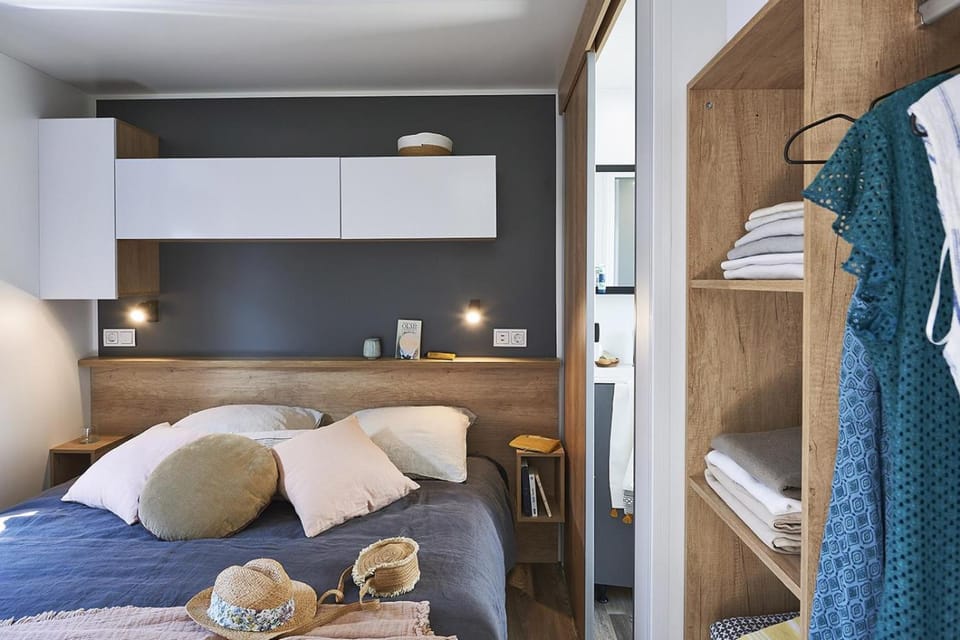 Bed, Photo of the whole room, Bedroom, towels, wardrobe