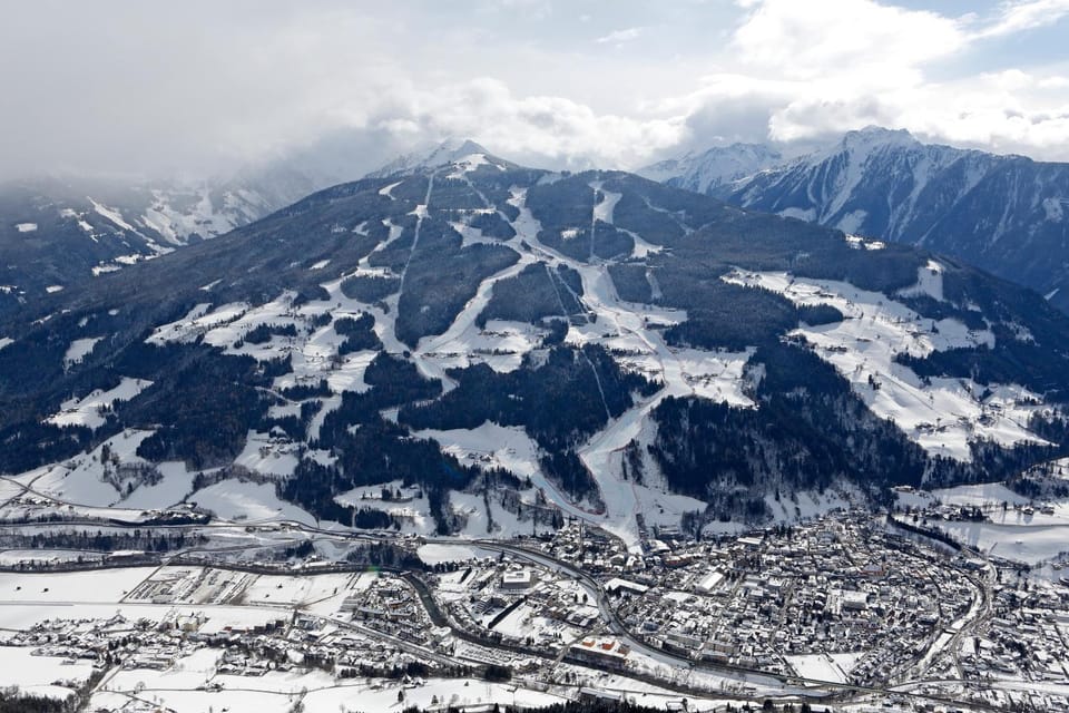 Nearby landmark, Day, Neighbourhood, Natural landscape, Winter, On site