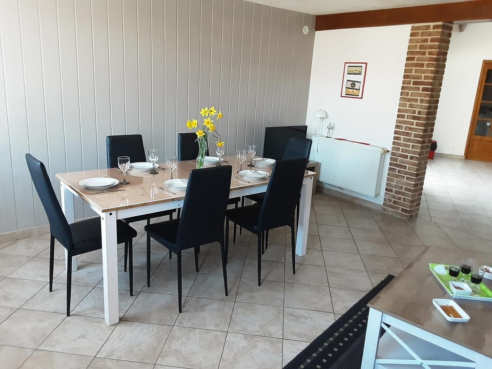 Living room, Dining area
