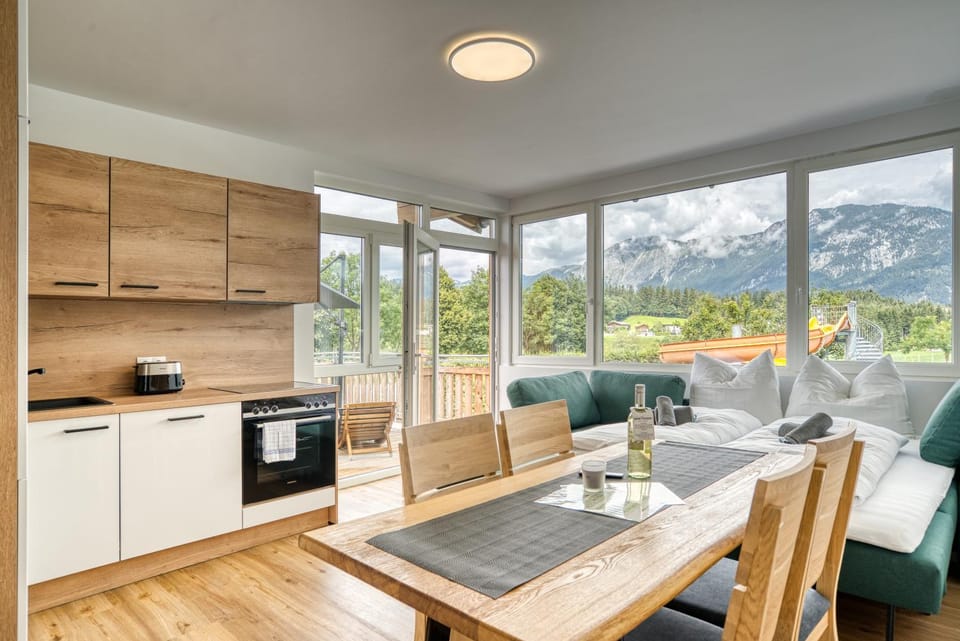 Kitchen or kitchenette, Living room, Mountain view