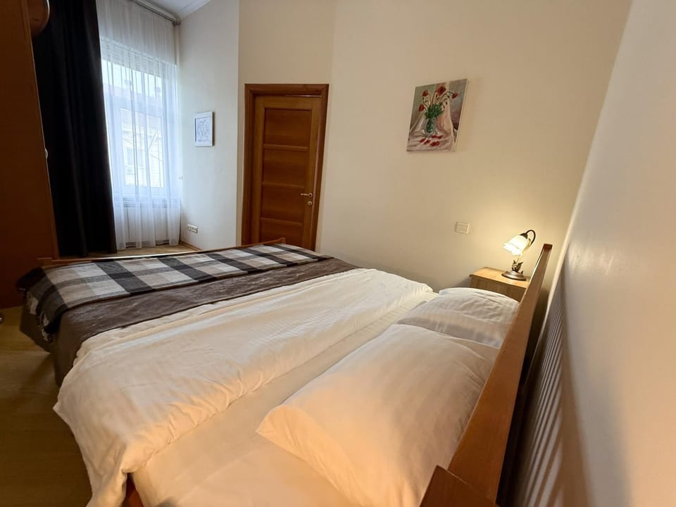 Bed, Photo of the whole room, Decorative detail, Bedroom