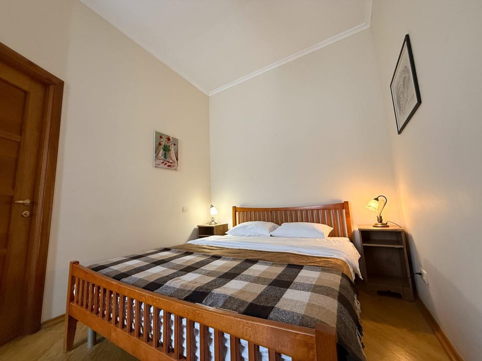Bed, Photo of the whole room, Decorative detail, Bedroom, wardrobe