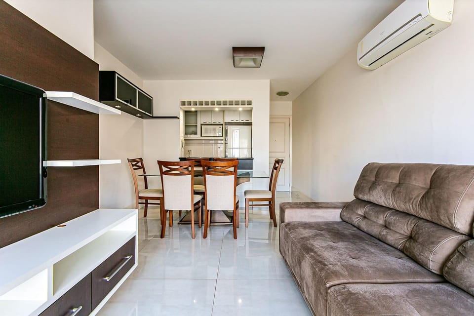 TV and multimedia, Kitchen or kitchenette, Living room, Dining area, air conditioner