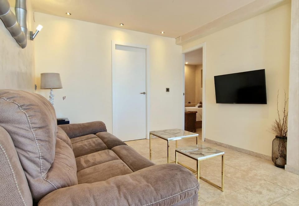 Seabreeze Carihuela Sea View Apartment with Terrace near the Beach Apartment in Torremolinos