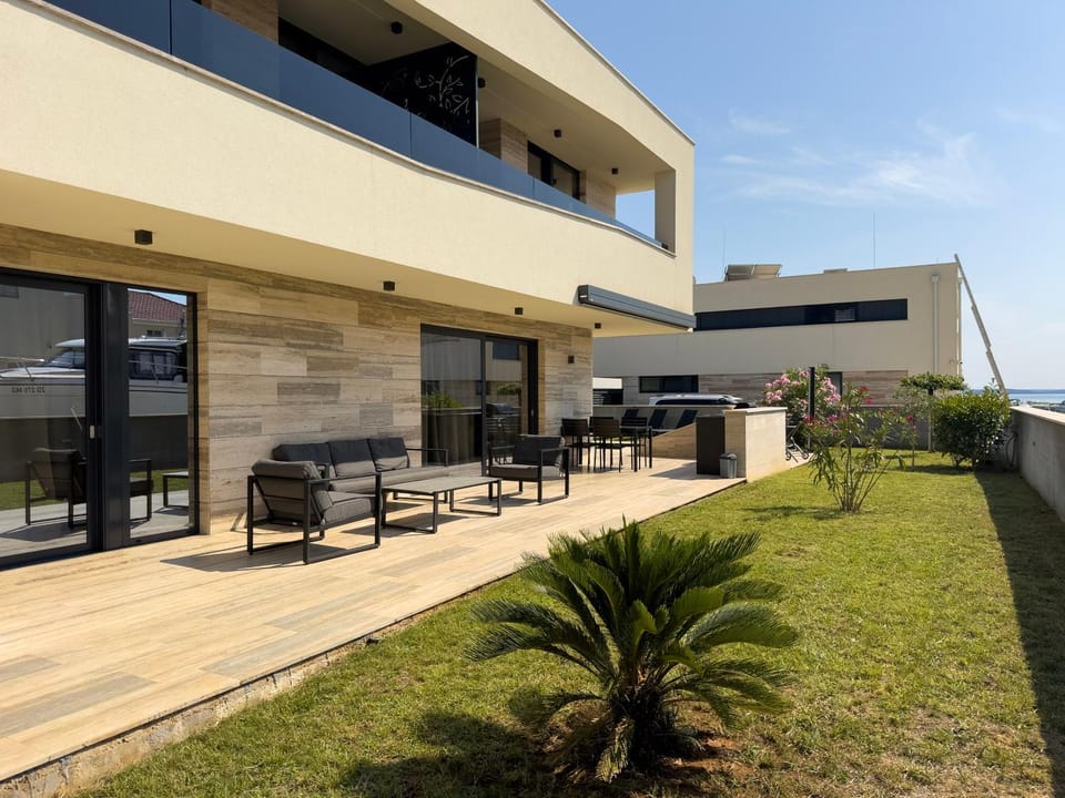 Property building, Garden, View (from property/room), Balcony/Terrace, Garden view