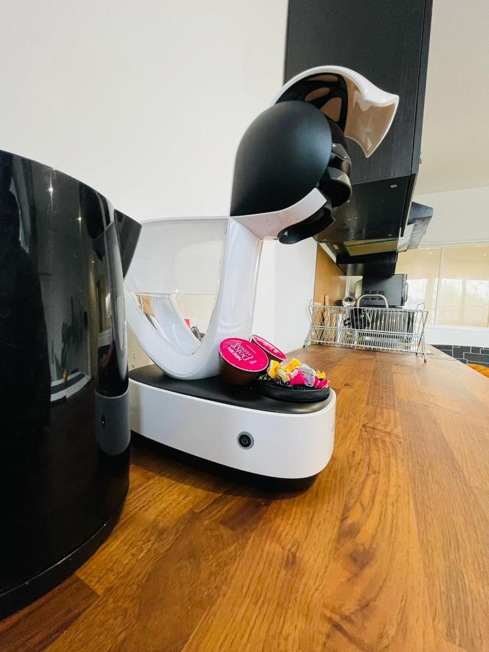 Kitchen or kitchenette, minibar