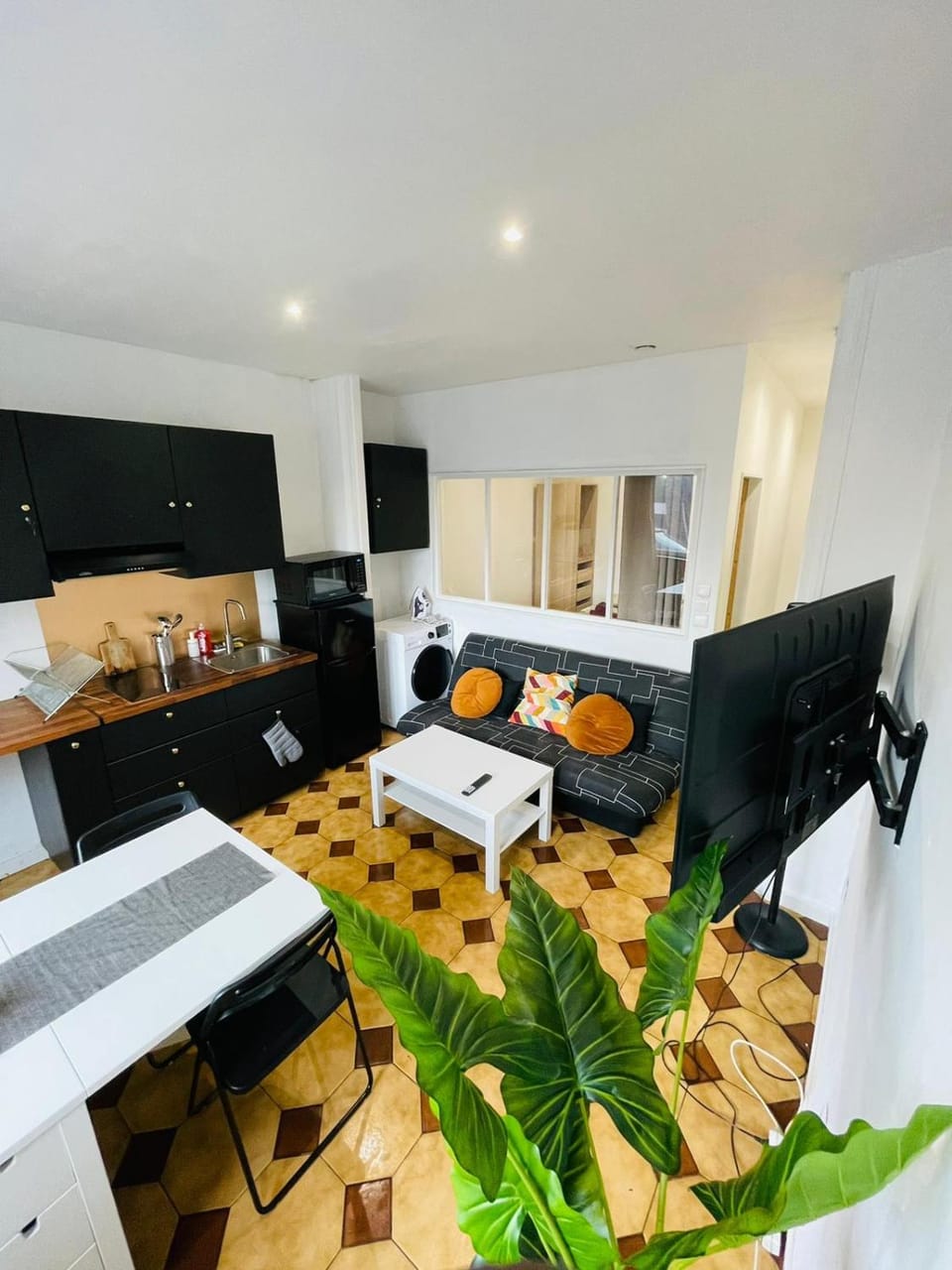 Communal lounge/ TV room, TV and multimedia, Kitchen or kitchenette, Living room, Seating area, minibar