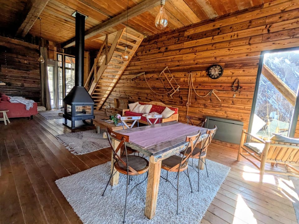 Living room, Dining area, Mountain view, fireplace