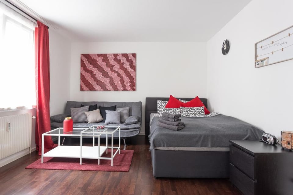 NEW ShalalaLiving Vienna - Lovenest or Workspace near Schönbrunn BG Apartment in Vienna