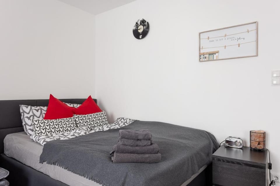 NEW ShalalaLiving Vienna - Lovenest or Workspace near Schönbrunn BG Apartment in Vienna
