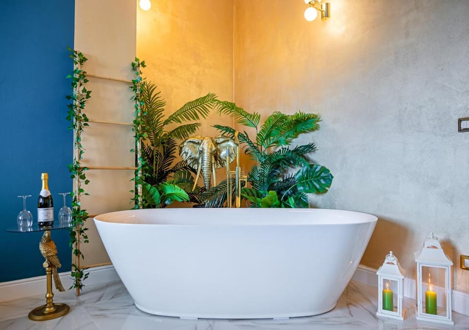 JUNGLE SUITE --- VASCA in camera Apartment in Turin