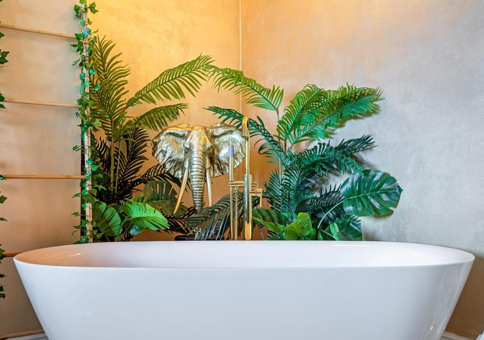 JUNGLE SUITE --- VASCA in camera Apartment in Turin