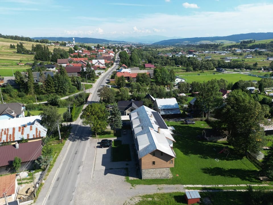 Property building, Neighbourhood, Natural landscape, Bird's eye view, City view, Mountain view, Street view, Parking