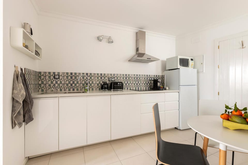 Coffee/tea facilities, toaster, kitchen