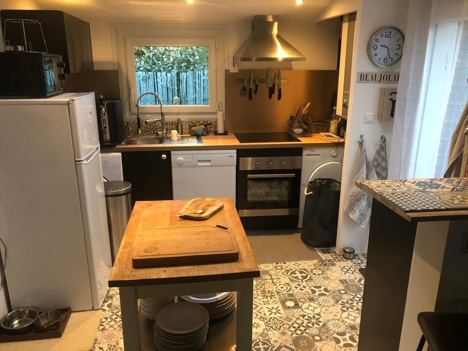 dishwasher, minibar, oven, pet friendly, stove