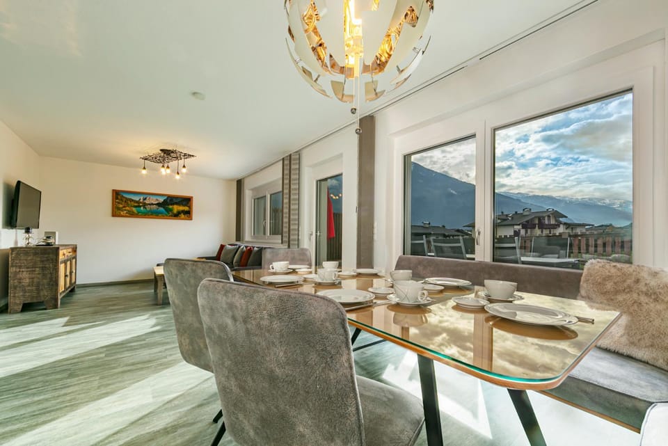 Seating area, Food, Mountain view