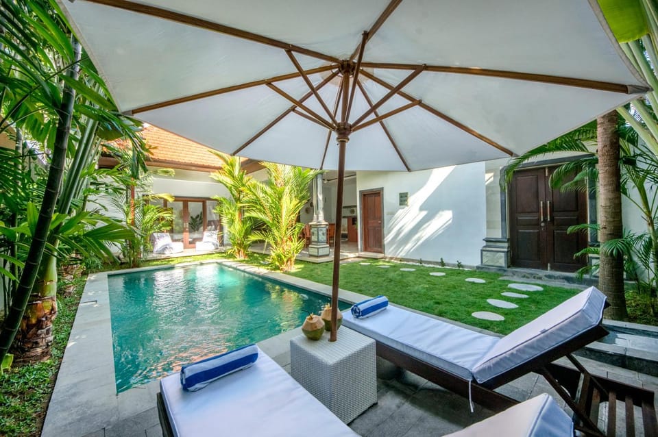 Patio, Day, Natural landscape, Garden, Garden view, Pool view, Swimming pool, Swimming pool, sunbed