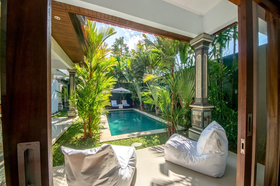 Patio, Day, Garden, Living room, Pool view, Swimming pool, Swimming pool, towels