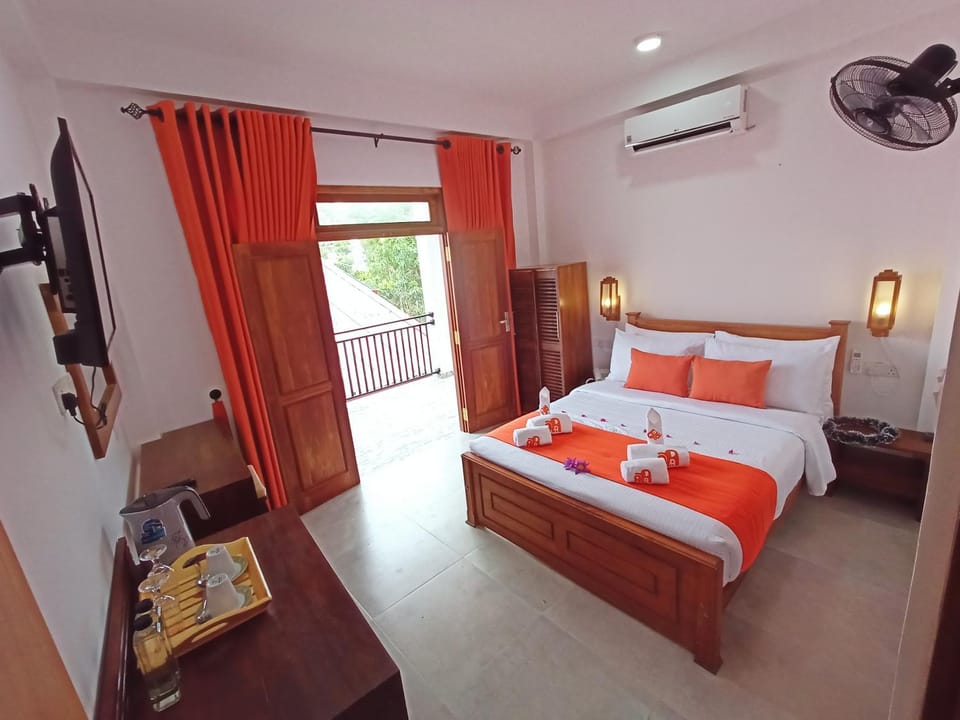 Photo of the whole room, Internal: Not applicable to any particular room