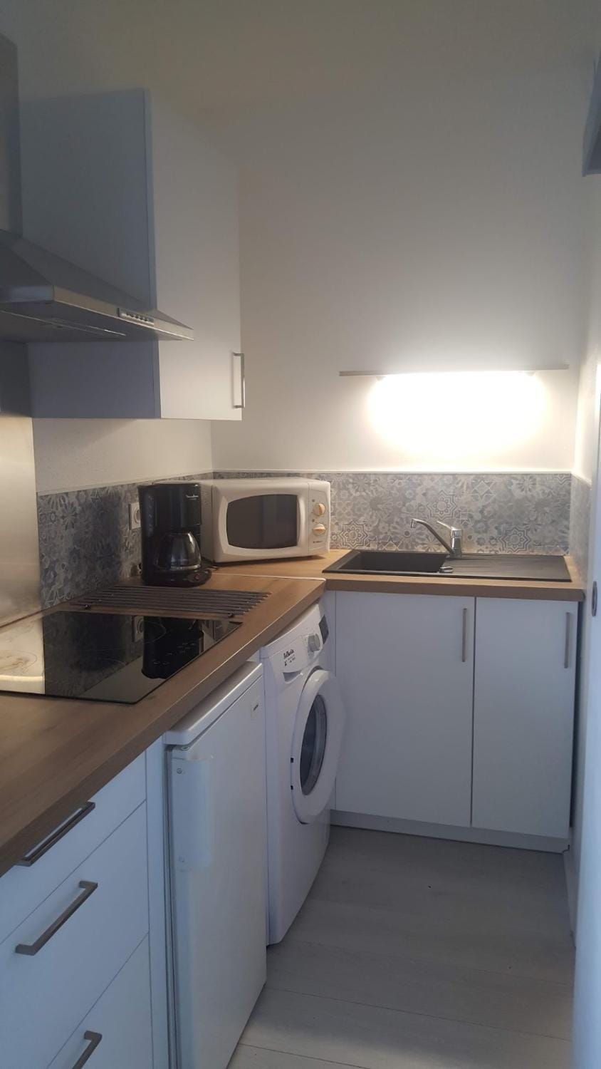 Kitchen or kitchenette