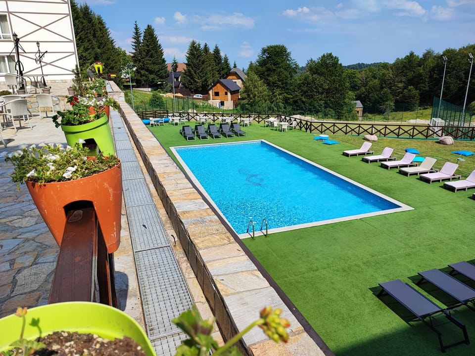 Swimming pool