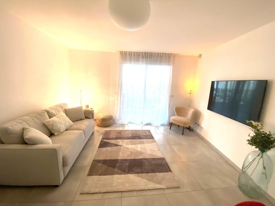 2 pièces avec terrasse et piscine cannes Croisette Apartment in Cannes