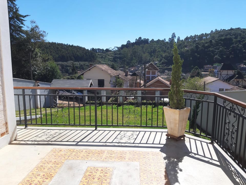 Casa MAGNÍFICA a 1 Km do centrinho com Suíte e Hidro House in Monte Verde